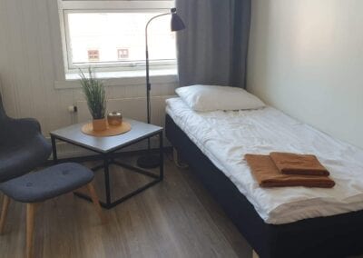 Bilde av sitteplass og seng