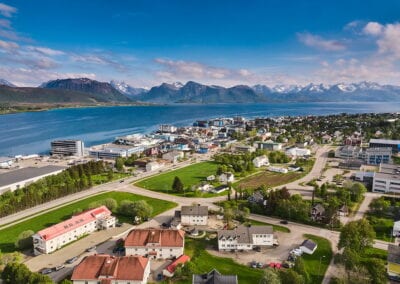 Oversiktsbilde av bygning med hybler på Sortland