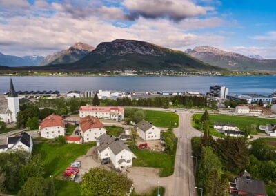 Oversiktsbilde av bygning med hybler på Sortland