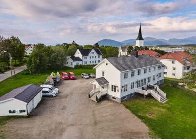 Oversiktsbilde av bygning med hybler på Sortland