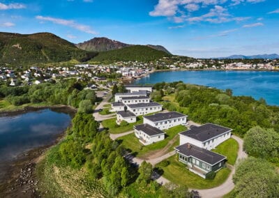 Oversiktsbilde av bygning med hybler på Stokmarknes